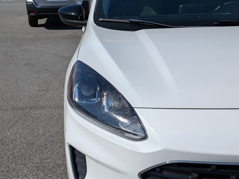 Used 2022 Ford Escape SE w/ SE Sport Appearance Package image 10