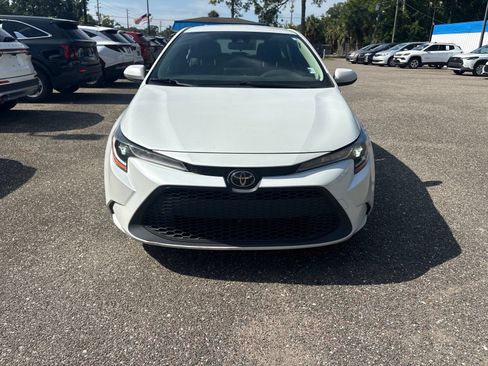 Used 2022 Toyota Corolla LE FWD image 2
