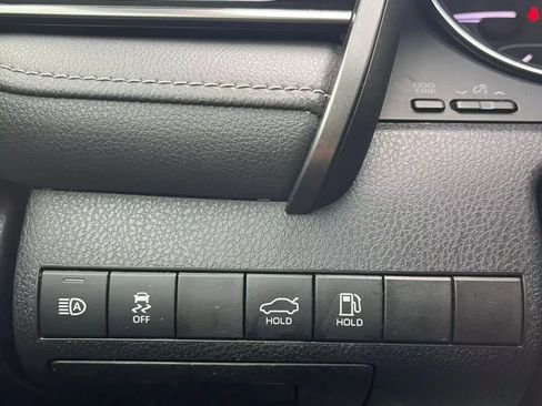Used 2020 Toyota Camry SE image 12
