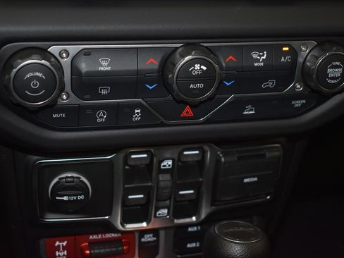 Used 2026 Jeep Gladiator Mojave AWD/4WD image 17