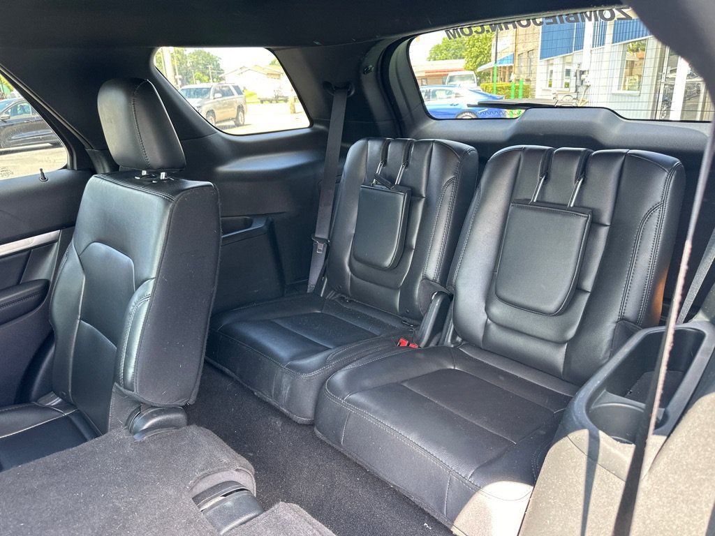 Used 2019 Ford Explorer XLT w/ Equipment Group 202A AWD/4WD image 18