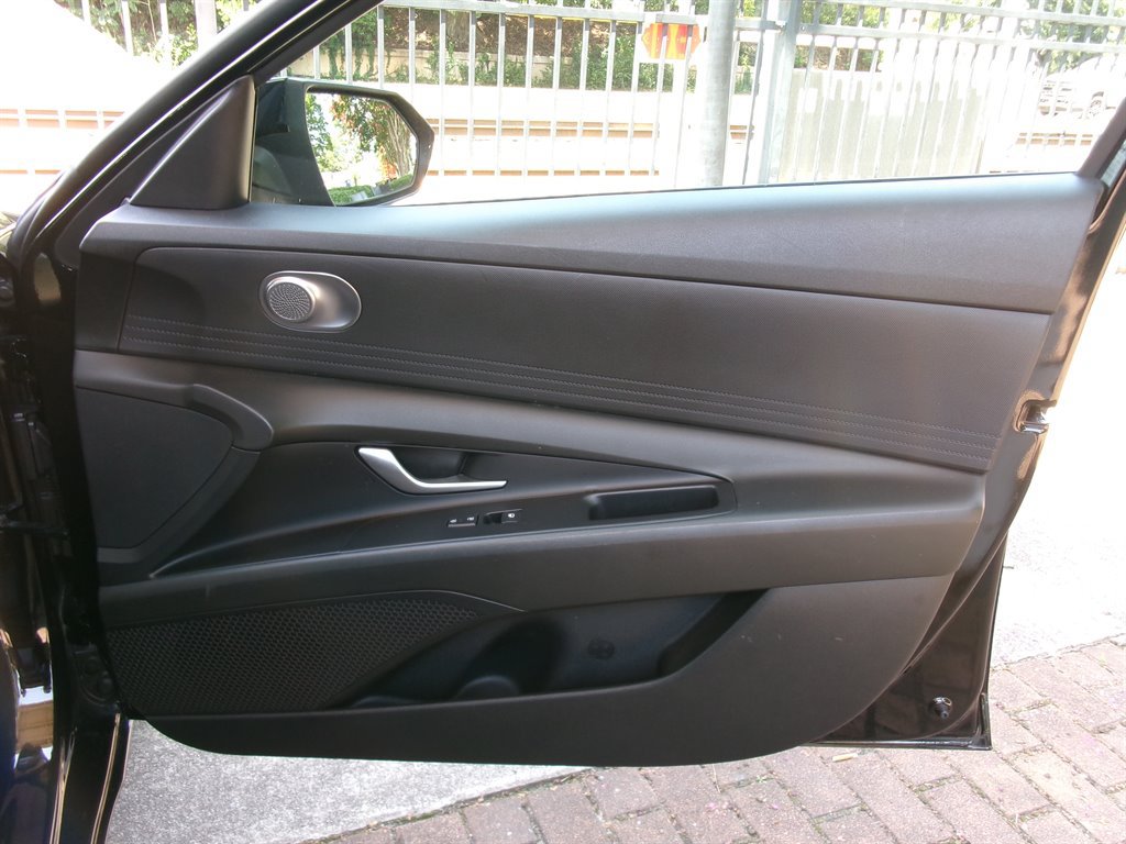Used 2023 Hyundai Elantra SE FWD image 19