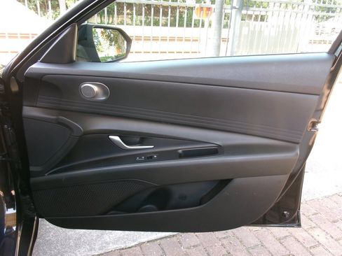 Used 2023 Hyundai Elantra SE FWD image 19