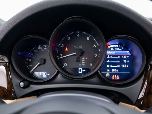 Certified 2026 Porsche Macan image 20