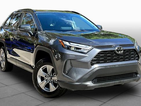 Used 2025 Toyota RAV4 XLE AWD/4WD image 4