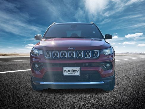 Used 2025 Jeep Compass Limited image 25