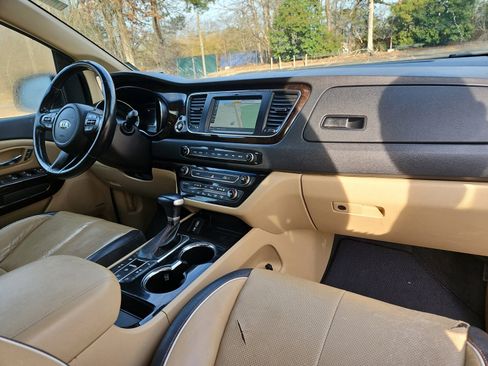 Used 2020 Kia Sedona SX image 16