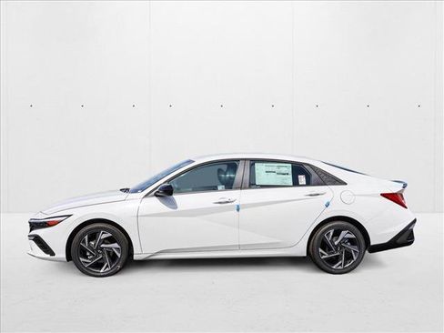 New 2025 Hyundai Elantra SEL image 8