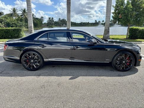 Used 2024 Bentley Flying Spur W12 image 5