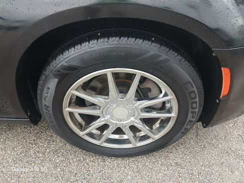 Used 2017 Chrysler 300 C AWD/4WD image 19