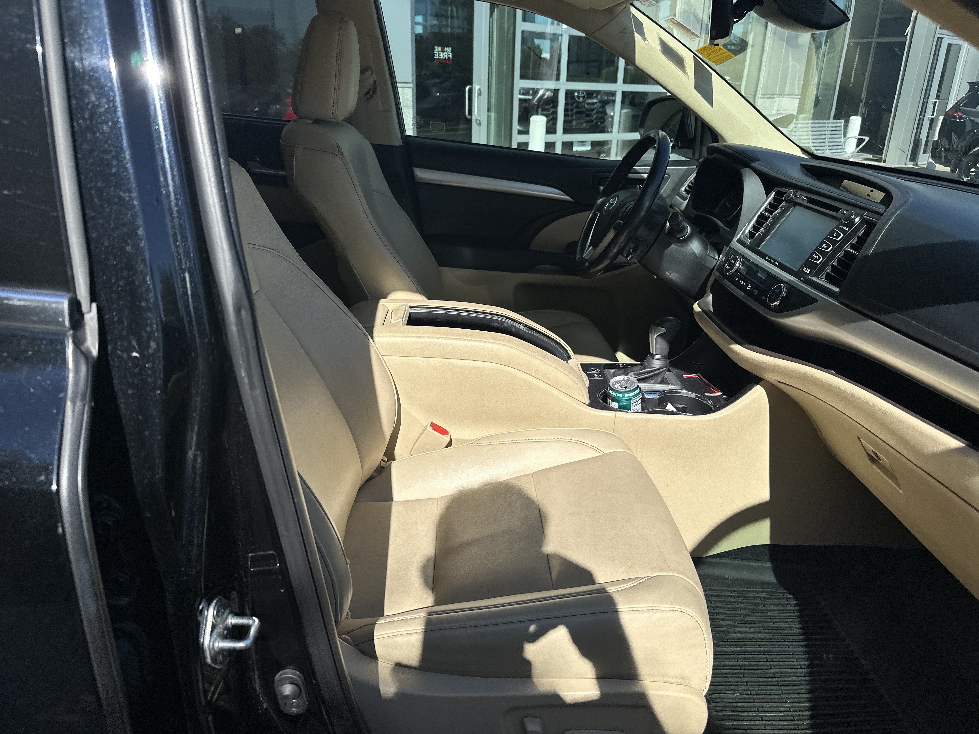 Used 2019 Toyota Highlander XLE AWD/4WD image 28