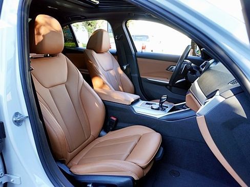 Used 2022 BMW 330i Sedan w/ Driving Assistance Package image 13