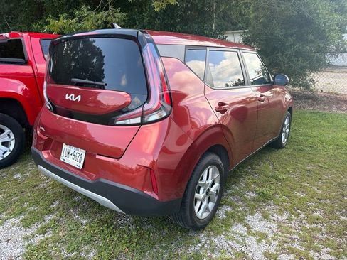 Used 2024 Kia Soul LX w/ Option Group 015 FWD image 3