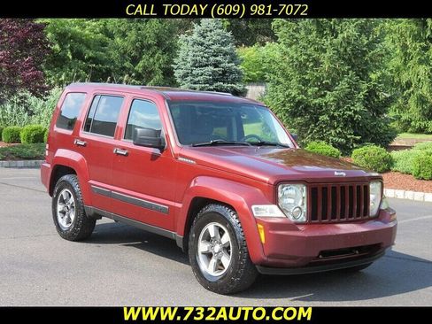 Used 2008 Jeep Liberty Sport image 3