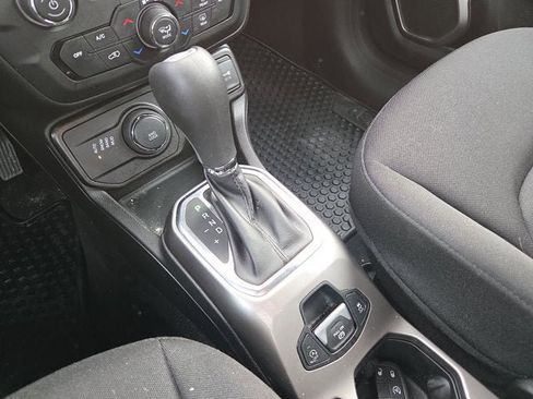 Used 2022 Jeep Renegade Latitude w/ Convenience Group image 17