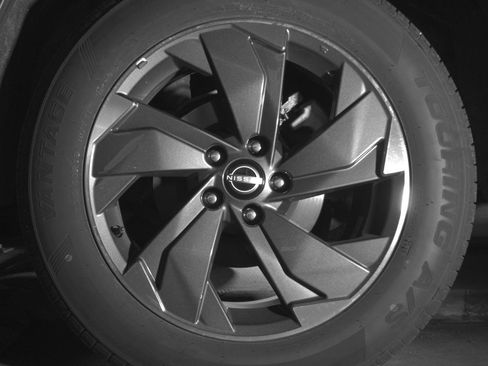 Used 2025 Nissan Rogue SV FWD image 14