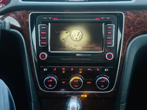 Used 2013 Volkswagen Passat 2.5 SEL Premium image 12