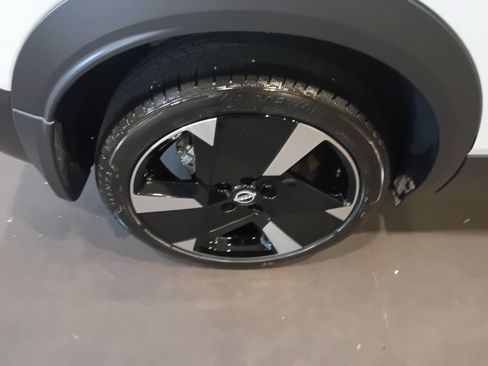 Used 2026 Nissan Kicks SR FWD image 23