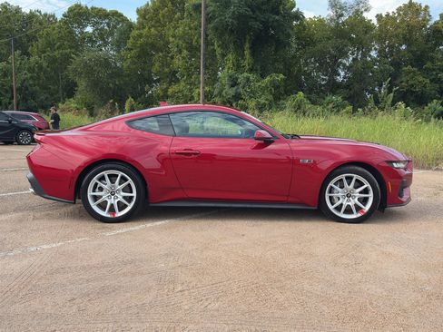 Used 2024 Ford Mustang GT Premium RWD image 4