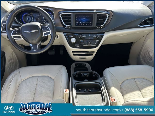 Used 2018 Chrysler Pacifica Touring-L FWD image 15