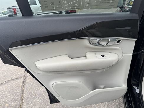 Used 2018 Volvo XC90 T6 Momentum w/ Convenience Package image 19