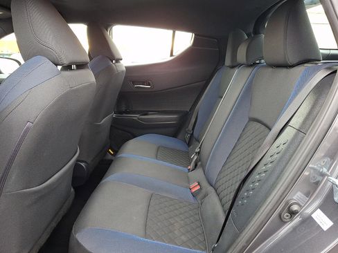 Used 2022 Toyota C-HR XLE FWD image 10