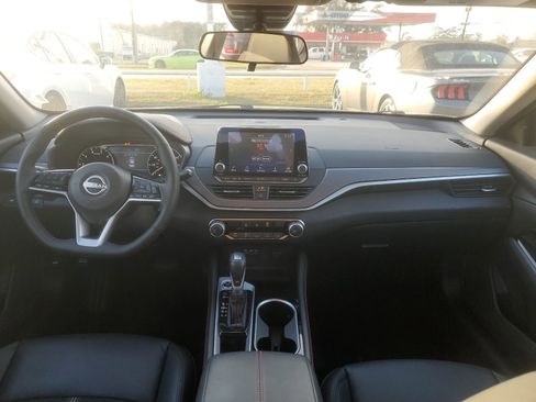 Used 2025 Nissan Altima 2.5 SR image 9