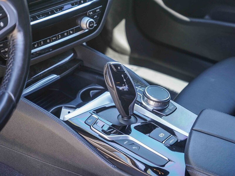 Used 2019 BMW 530e w/ M Sport Package RWD image 27