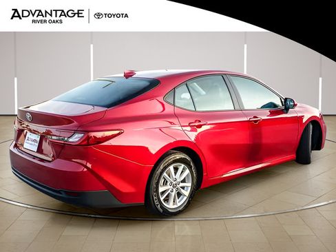 Used 2025 Toyota Camry LE FWD image 8