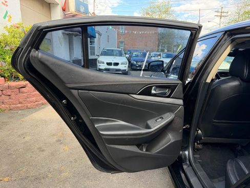 Used 2017 Nissan Maxima 3.5 SV FWD image 30