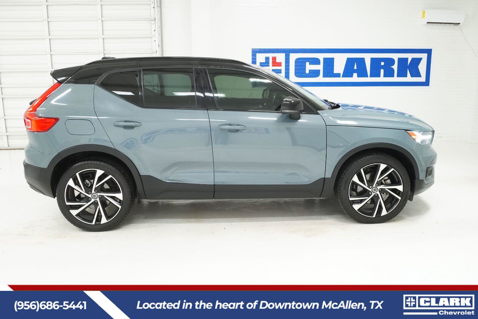 Used 2021 Volvo XC40 T4 R-Design w/ Protection Package Premier FWD image 4