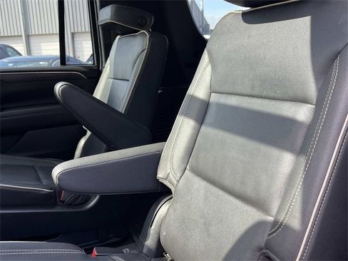 Used 2023 GMC Yukon XL SLT image 22
