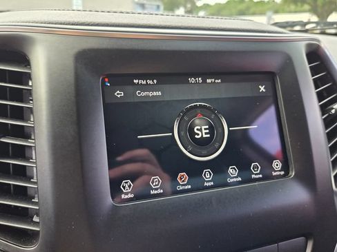 Used 2021 Jeep Cherokee Latitude FWD image 23