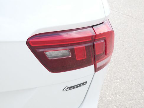 Certified 2023 Volkswagen Tiguan SEL R-Line AWD/4WD image 17