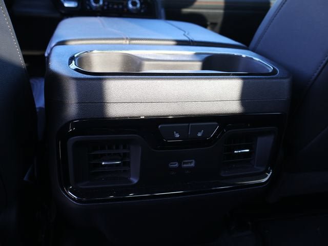 Used 2024 GMC Sierra 1500 AT4 w/ Technology Package AWD/4WD image 11