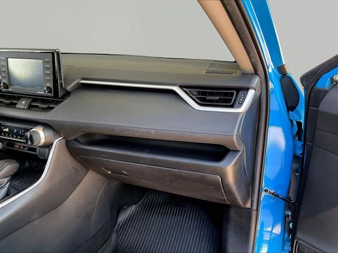 Used 2020 Toyota RAV4 LE w/ All Weather Liner Package FWD image 25