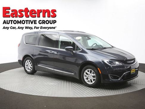 Used 2020 Chrysler Pacifica Touring-L FWD image 51