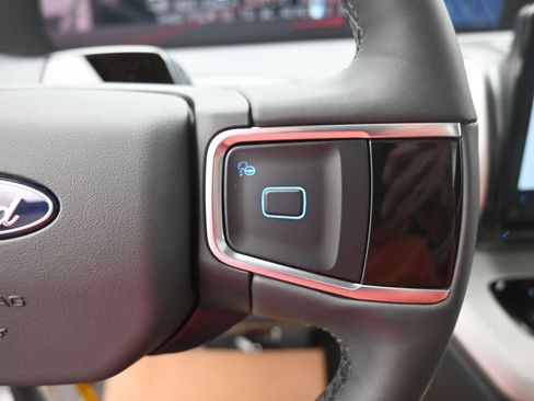 New 2025 Ford Expedition Active image 7