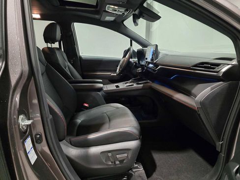 Used 2022 Toyota Sienna XSE w/ XSE Plus Package image 13