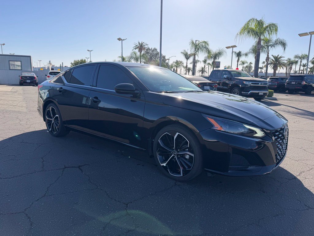 Used 2024 Nissan Altima 2.5 SR w/ SR Premium Package FWD image 5