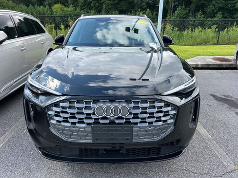 Used 2025 Audi Q5 Premium Plus AWD/4WD image 2