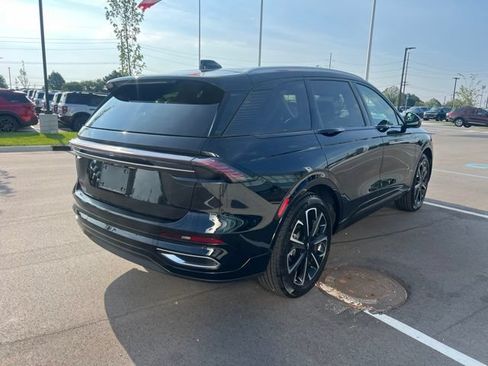 Used 2025 Lincoln Nautilus Reserve AWD/4WD image 5
