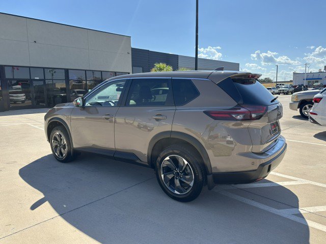 Used 2025 Nissan Rogue SV FWD image 8