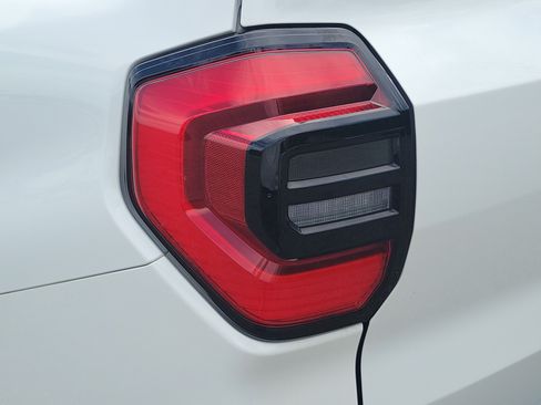 Used 2025 Toyota 4Runner SR5 AWD/4WD image 11