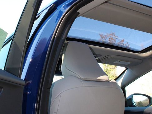 New 2026 Toyota Prius XLE FWD image 19