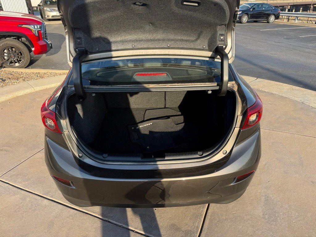 Used 2017 MAZDA MAZDA3 Grand Touring w/ Premium Equipment Package FWD image 7