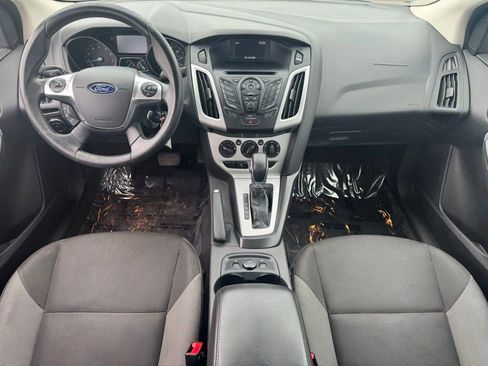 Used 2014 Ford Focus SE w/ SE Winter Package FWD image 10