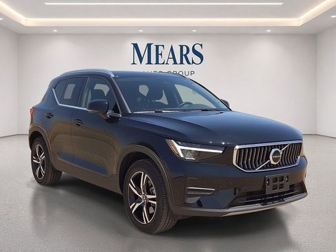 Certified 2025 Volvo XC40 B5 Core AWD/4WD image 8