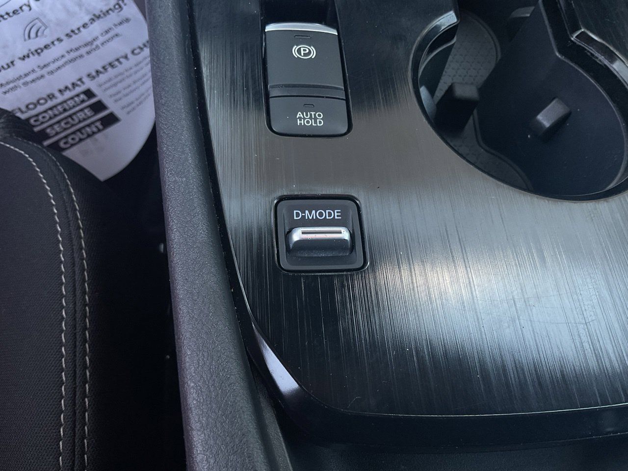 Used 2025 Nissan Rogue SV FWD image 21