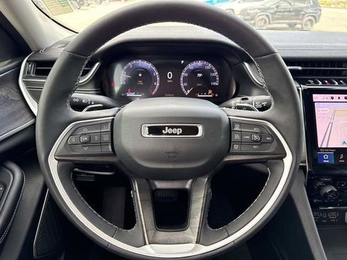 Used 2023 Jeep Grand Cherokee L Limited w/ Luxury Tech Group II RWD image 16